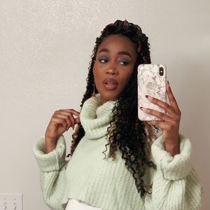 Meet your Posher, Alexis